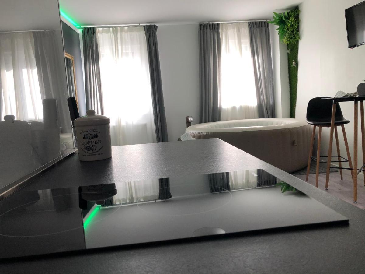 Apartment Zagreb Jacuzzi Buitenkant foto