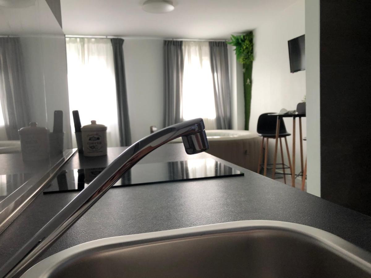 Apartment Zagreb Jacuzzi Buitenkant foto