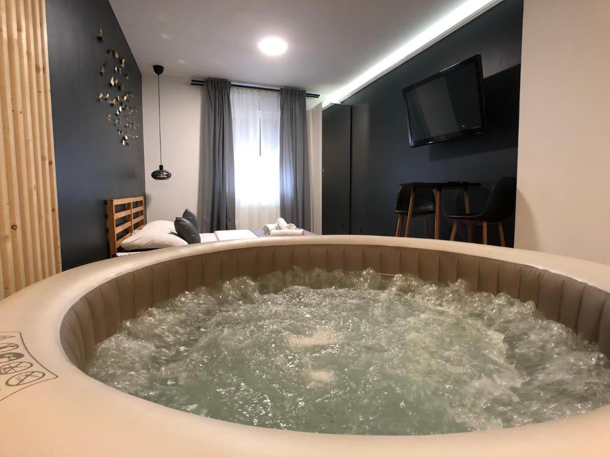 Apartment Zagreb Jacuzzi Buitenkant foto